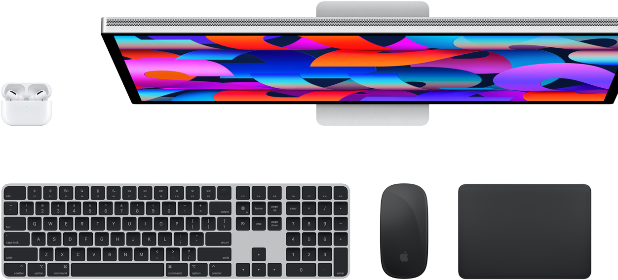 Vista superior de unos AirPods, un Studio Display, un Magic Keyboard, un Magic Mouse y un Magic Trackpad.